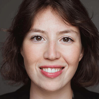 Portrait de Maud Olivieri Photo de la coach de prise de parole en public Maud Olivieri